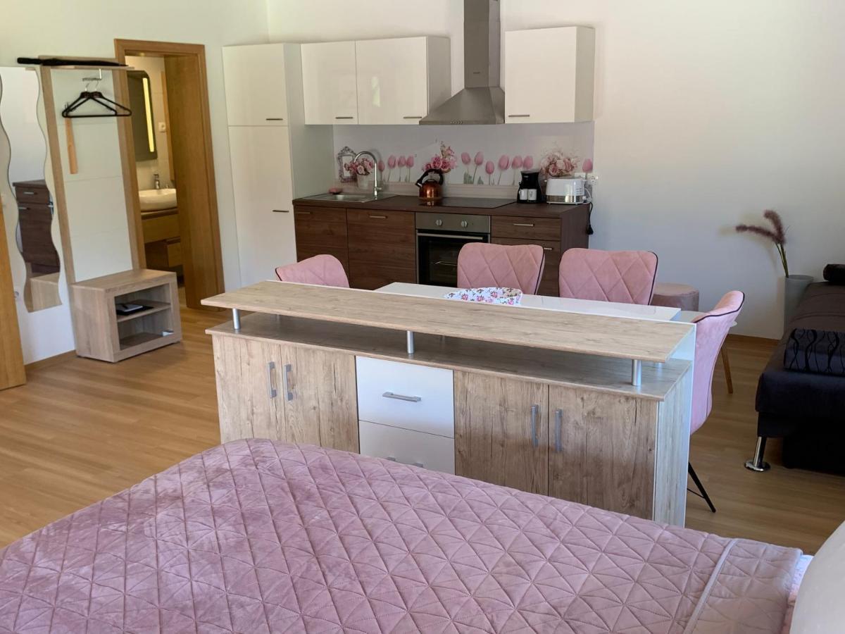 Apartmaji Pr' Nas Lasko ภายนอก รูปภาพ